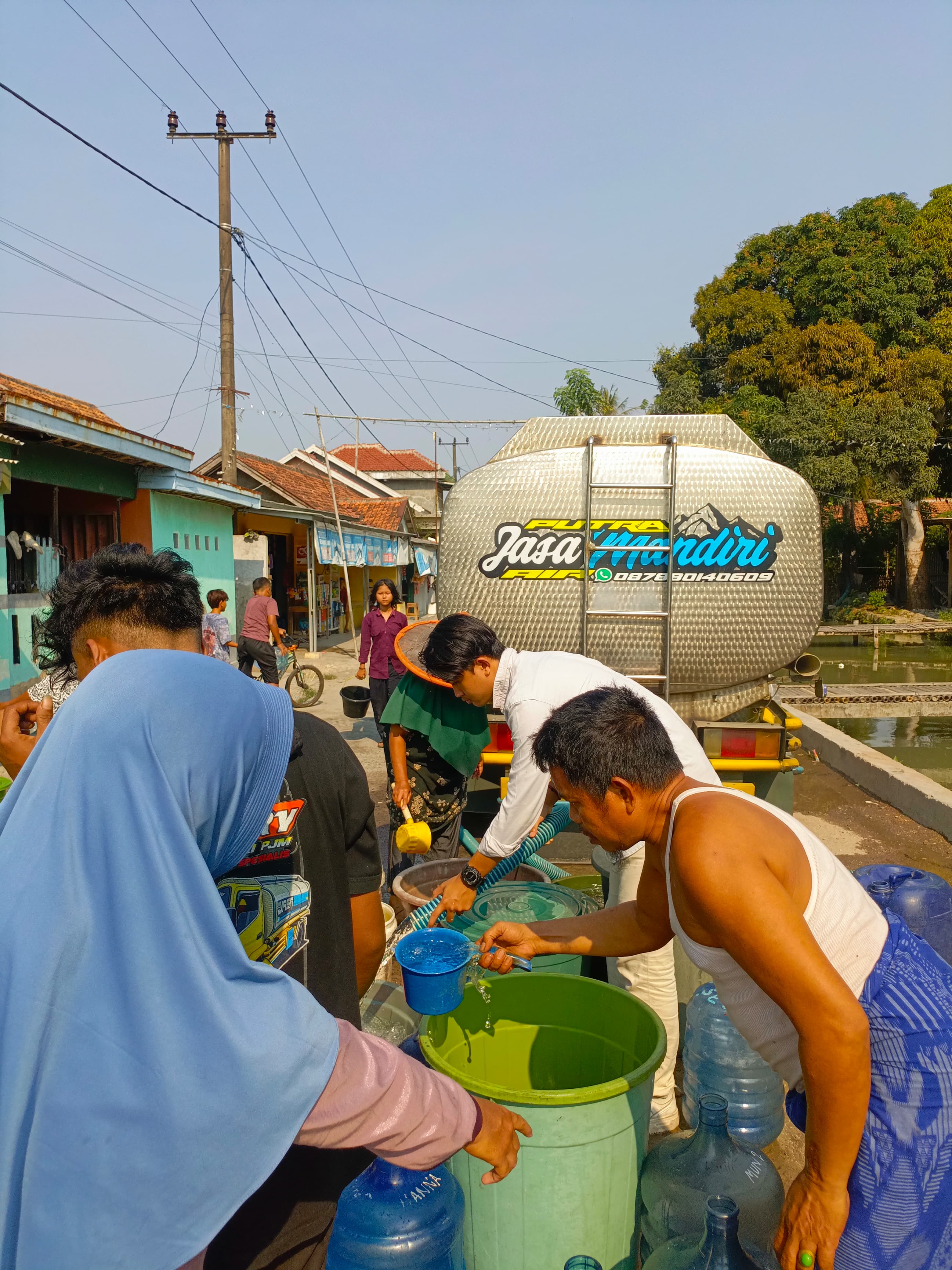 AMDBB Salurkan Bantuan Air Bersih dan Sembako kepada Masyarakat di Daerah Provinsi Banten