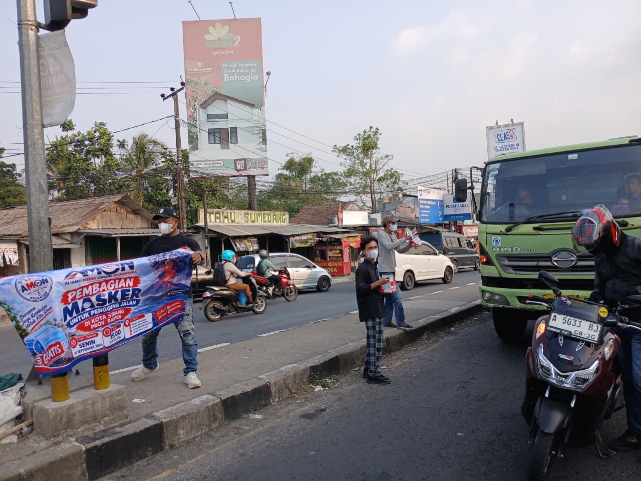 Antisipasi Paparan Debu Vulkanik Anak Krakatau, AMON Bagikan 750 Masker Gratis kepada Masyarakat